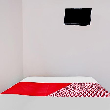 Oyo 90234 Dhoho Family Guest House Кедири Экстерьер фото