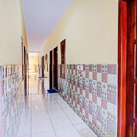 Oyo 90234 Dhoho Family Guest House Кедири Экстерьер фото